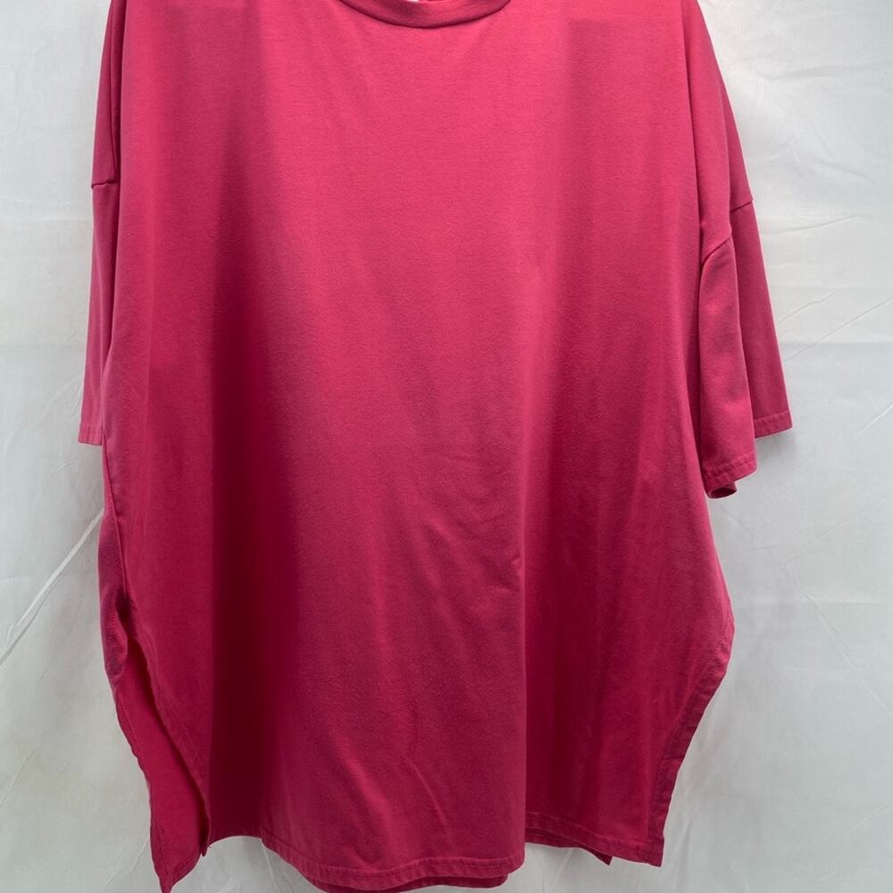 Vibrant Pink women’s sporty XL oversized outdoor cozy T-Shirt with side slits